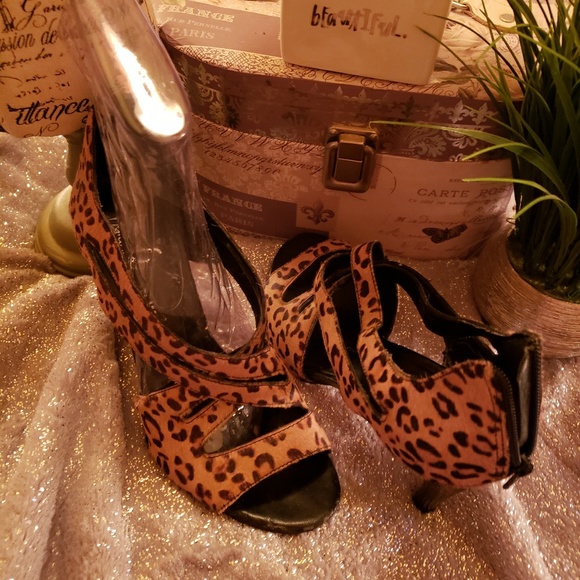Leopard print shoes - Picture 1 of 4